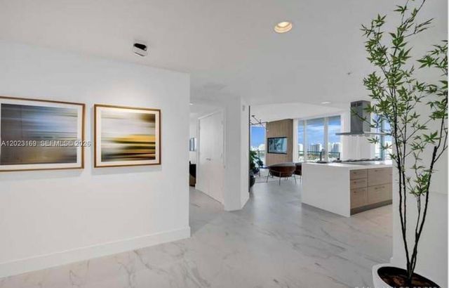 17111 Biscayne Boulevard 2209, North Miami Beach, FL 33160