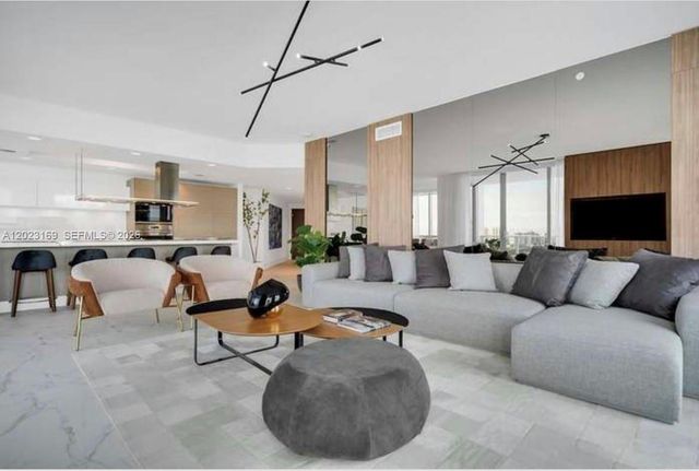 17111 Biscayne Boulevard 2209, North Miami Beach, FL 33160