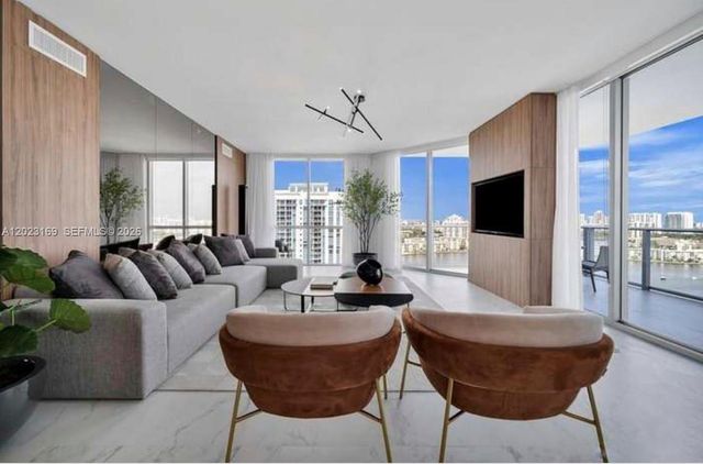 17111 Biscayne Boulevard 2209, North Miami Beach, FL 33160