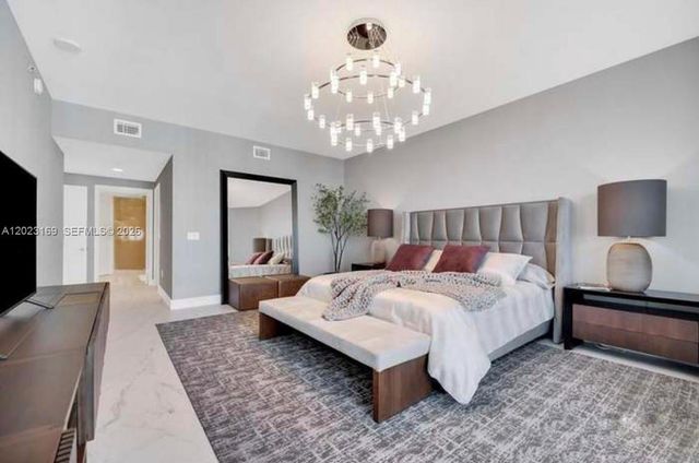 17111 Biscayne Boulevard 2209, North Miami Beach, FL 33160