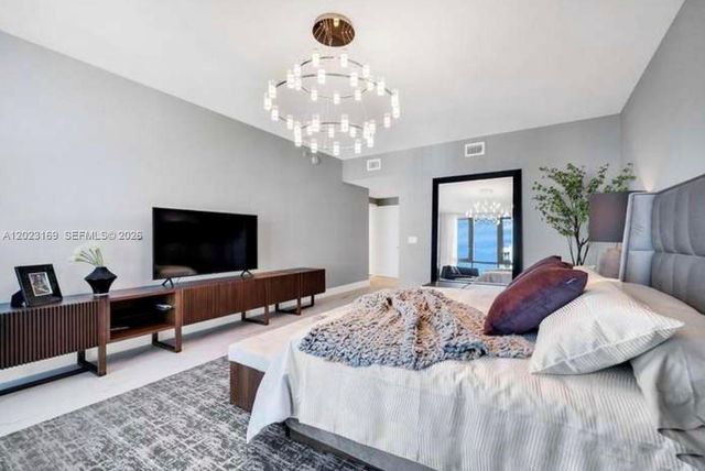17111 Biscayne Boulevard 2209, North Miami Beach, FL 33160