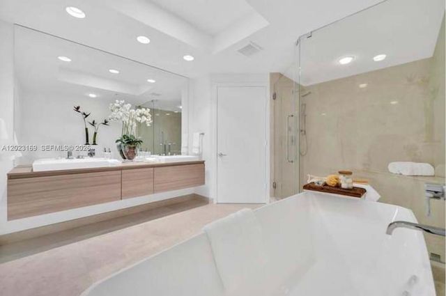 17111 Biscayne Boulevard 2209, North Miami Beach, FL 33160