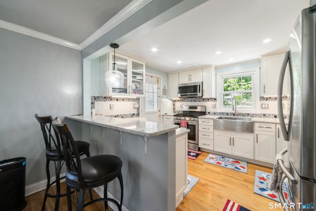 15 Fenway Drive, Hamden, CT 06517