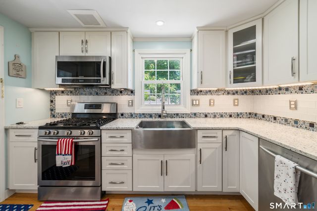 15 Fenway Drive, Hamden, CT 06517
