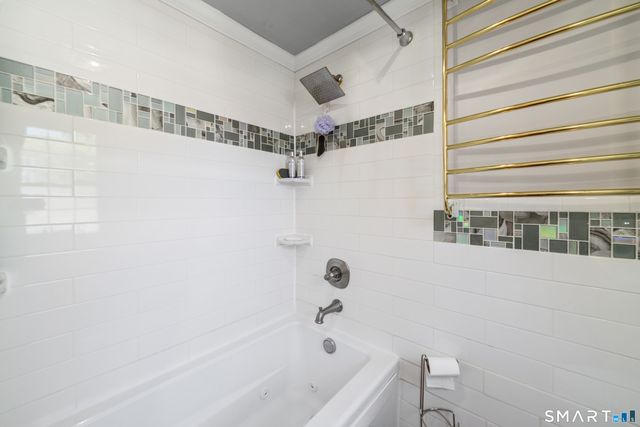 15 Fenway Drive, Hamden, CT 06517