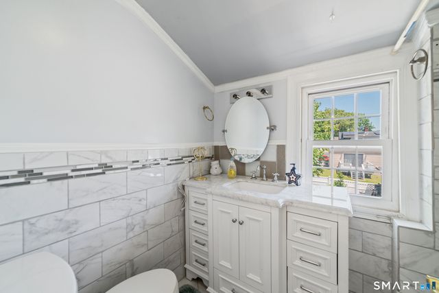 15 Fenway Drive, Hamden, CT 06517