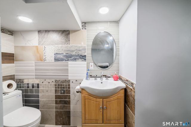 15 Fenway Drive, Hamden, CT 06517