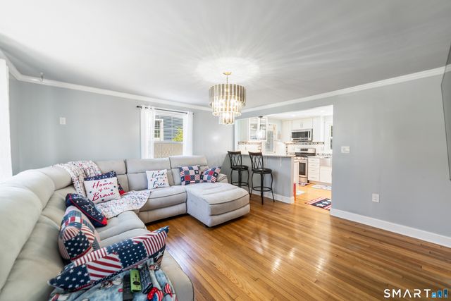 15 Fenway Drive, Hamden, CT 06517