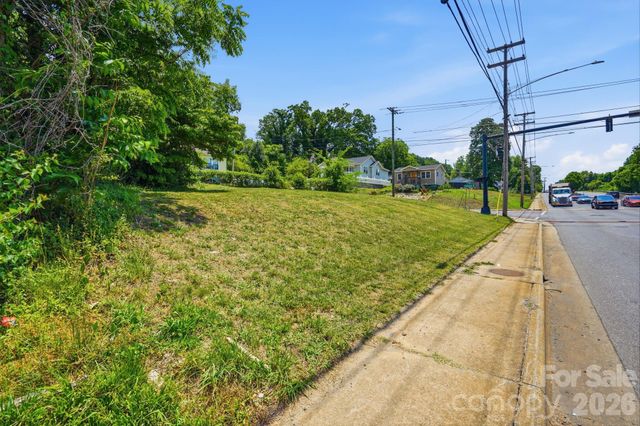 412 W Davidson Avenue, Gastonia, NC 28052