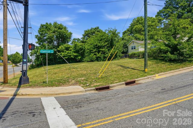412 W Davidson Avenue, Gastonia, NC 28052