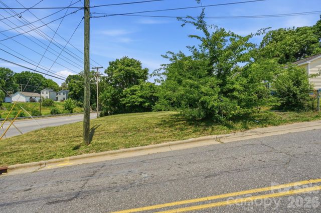 412 W Davidson Avenue, Gastonia, NC 28052
