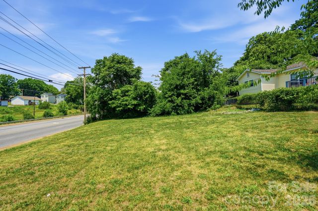 412 W Davidson Avenue, Gastonia, NC 28052