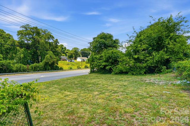 412 W Davidson Avenue, Gastonia, NC 28052
