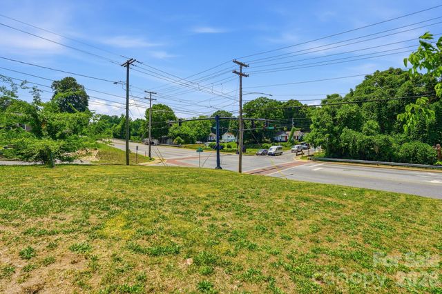 412 W Davidson Avenue, Gastonia, NC 28052