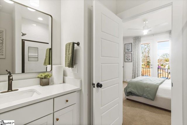 9 Hawthorne Lane Unit 105, Greenville, SC 29605