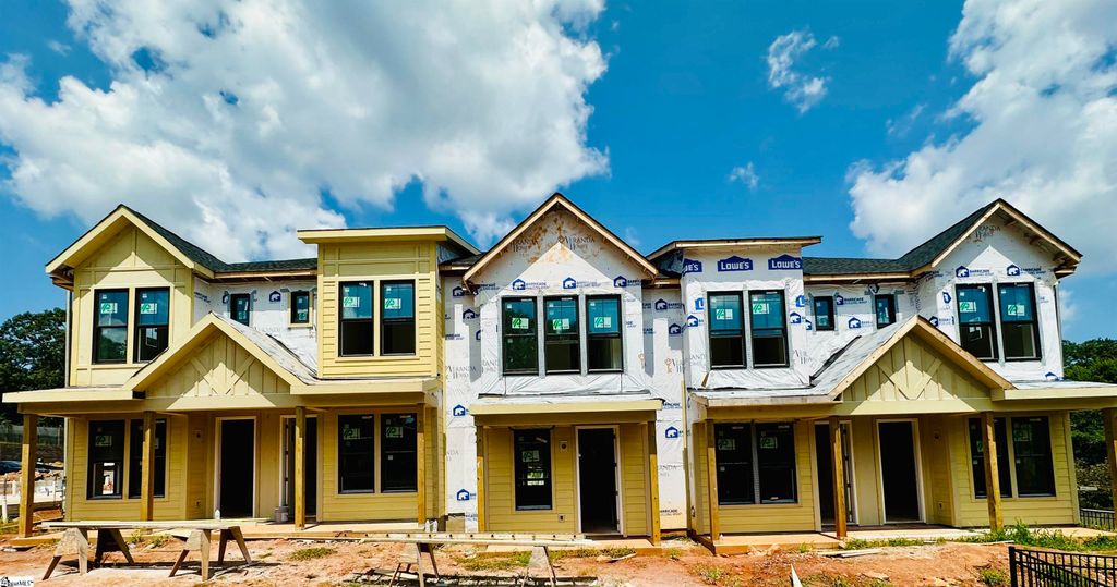 9 Hawthorne Lane Unit 105, Greenville, SC 29605