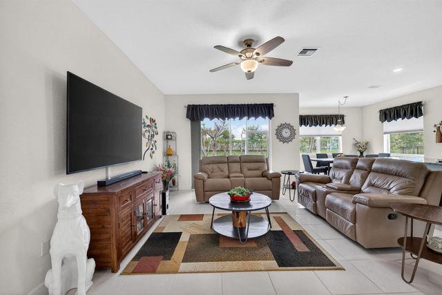 7697 NW Greenbank Circle, Port St. Lucie, FL 34987