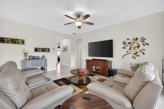 7697 NW Greenbank Circle, Port St. Lucie, FL 34987