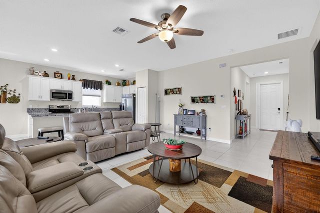 7697 NW Greenbank Circle, Port St. Lucie, FL 34987