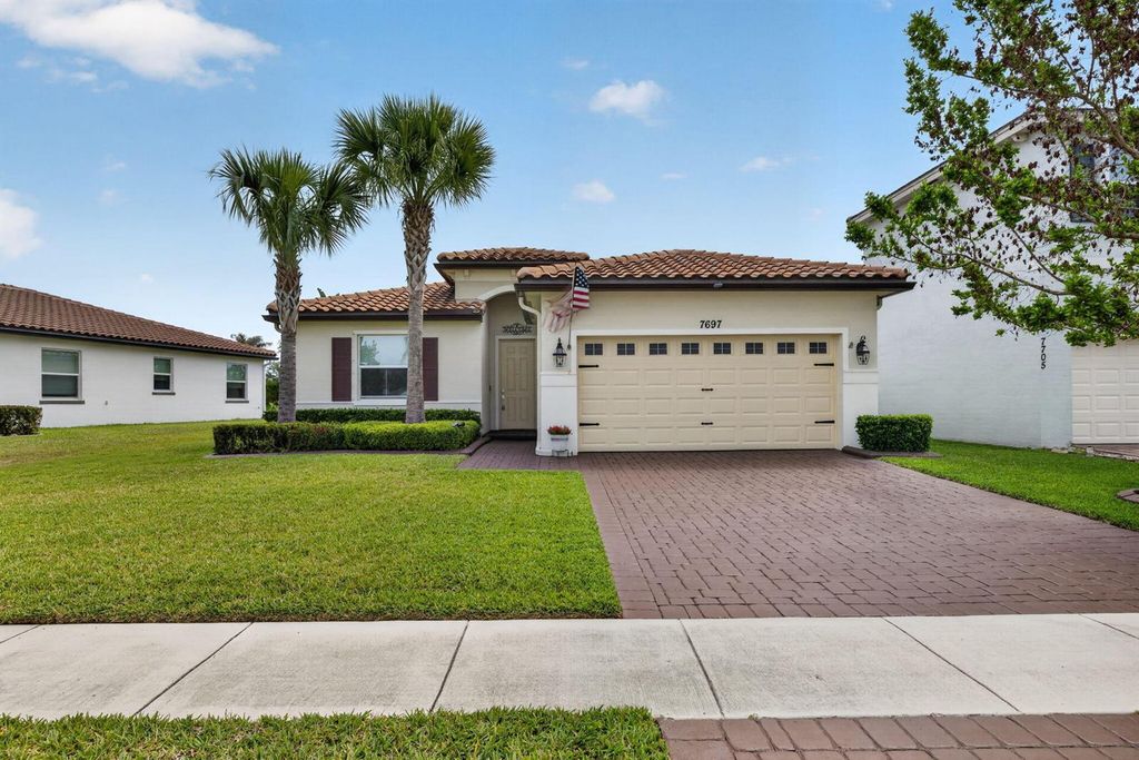 7697 NW Greenbank Circle, Port St. Lucie, FL 34987
