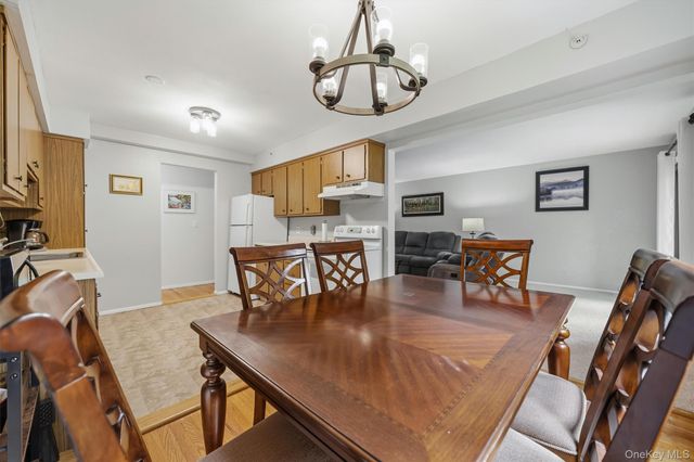 10 Oakwood Terrace 107, New Windsor, NY 12553