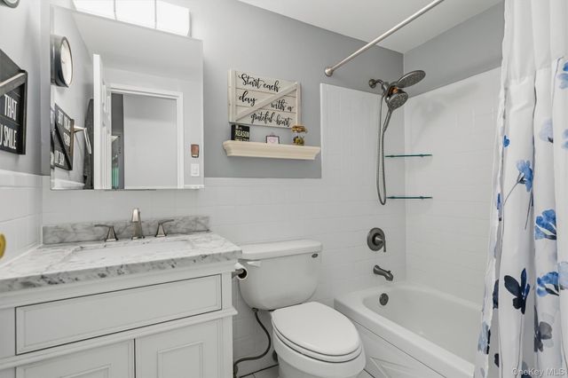 10 Oakwood Terrace 107, New Windsor, NY 12553