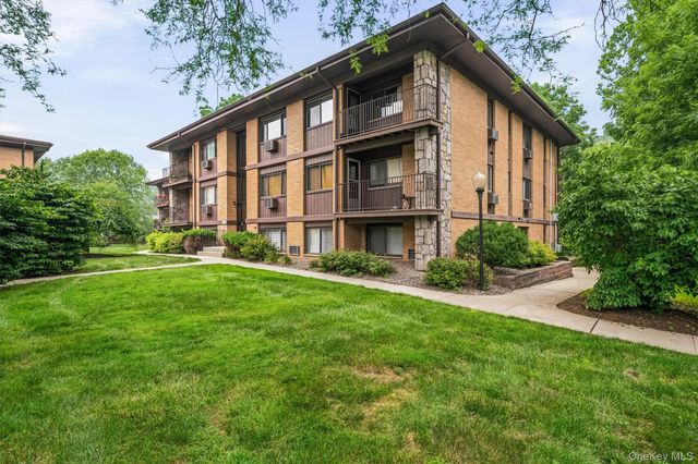 10 Oakwood Terrace 107, New Windsor, NY 12553