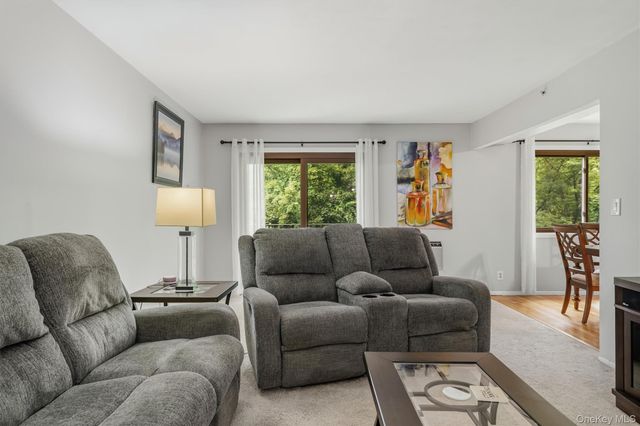 10 Oakwood Terrace 107, New Windsor, NY 12553