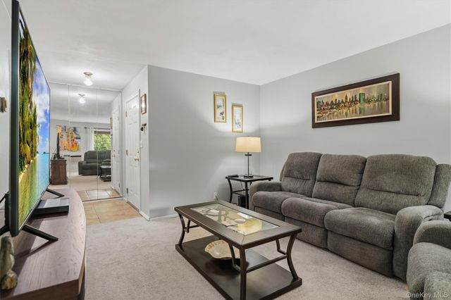 10 Oakwood Terrace 107, New Windsor, NY 12553