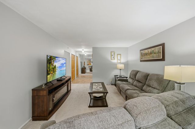 10 Oakwood Terrace 107, New Windsor, NY 12553