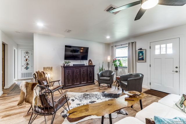103 AMBER DR, Comfort, TX 78013