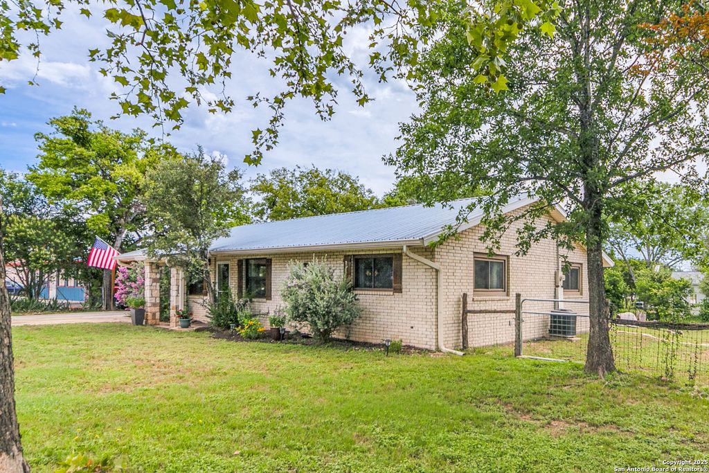 103 AMBER DR, Comfort, TX 78013