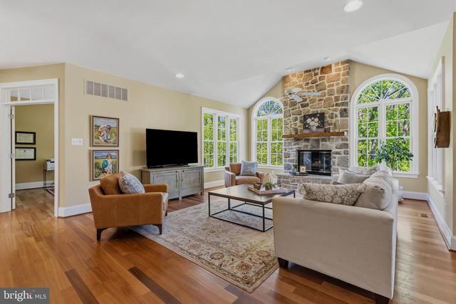 19 W BRANCH LN, West Chester, PA 19382