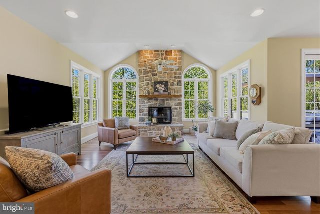 19 W BRANCH LN, West Chester, PA 19382