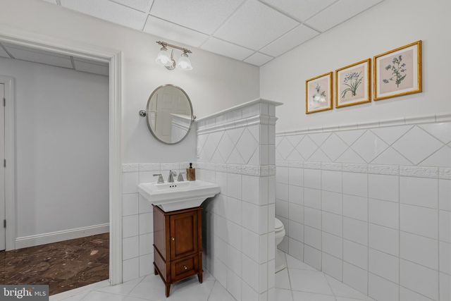 19 W BRANCH LN, West Chester, PA 19382