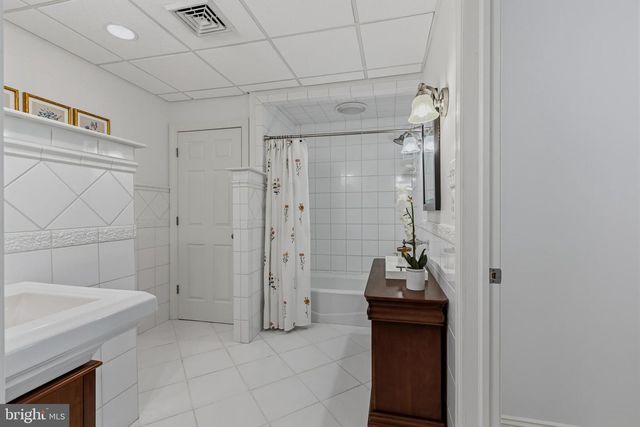 19 W BRANCH LN, West Chester, PA 19382