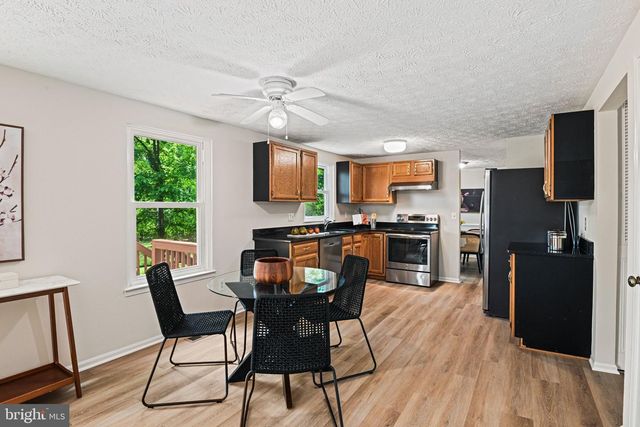 12528 CLIFF EDGE DR, Herndon, VA 20170