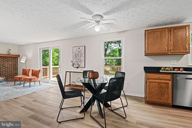 12528 CLIFF EDGE DR, Herndon, VA 20170