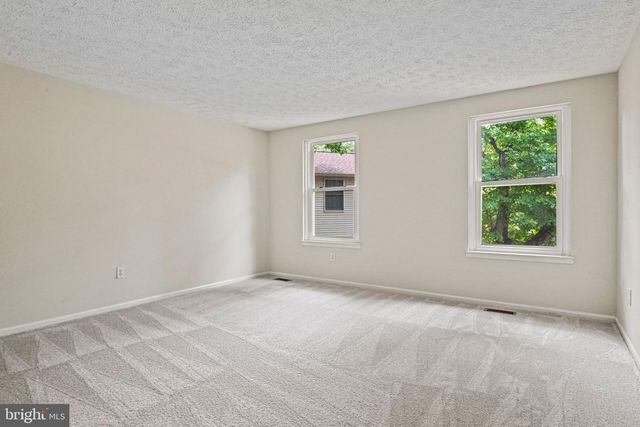 12528 CLIFF EDGE DR, Herndon, VA 20170