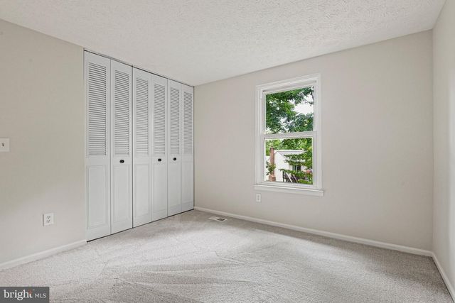 12528 CLIFF EDGE DR, Herndon, VA 20170