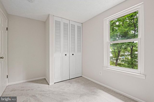 12528 CLIFF EDGE DR, Herndon, VA 20170