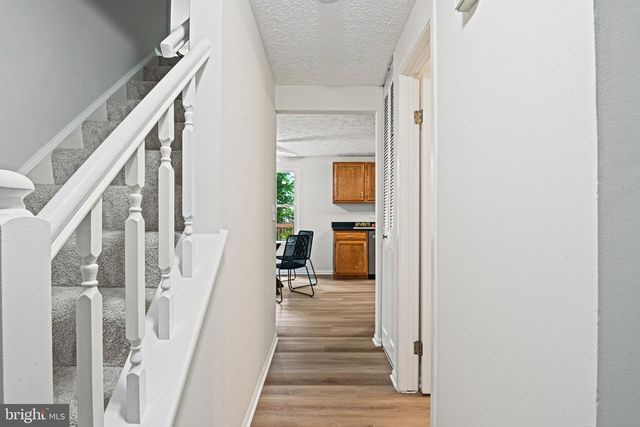 12528 CLIFF EDGE DR, Herndon, VA 20170