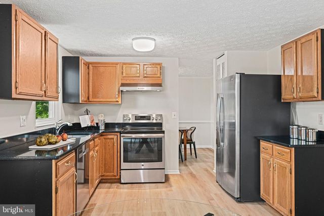 12528 CLIFF EDGE DR, Herndon, VA 20170