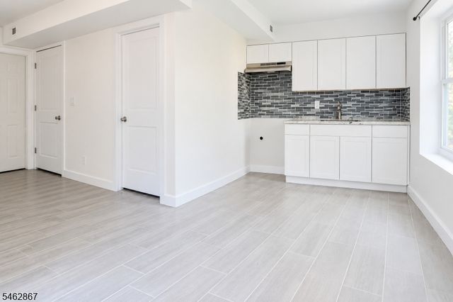 83 Stuyvesant Ave, Newark City, NJ 07106