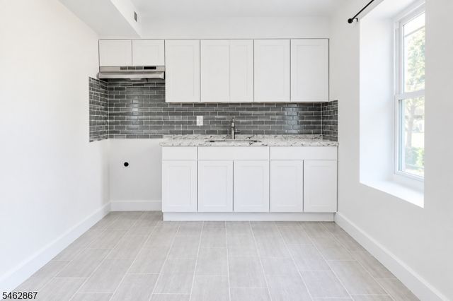 83 Stuyvesant Ave, Newark City, NJ 07106