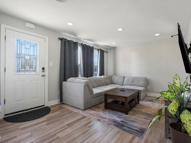 27081 Grandmont Street, Roseville, MI 48066