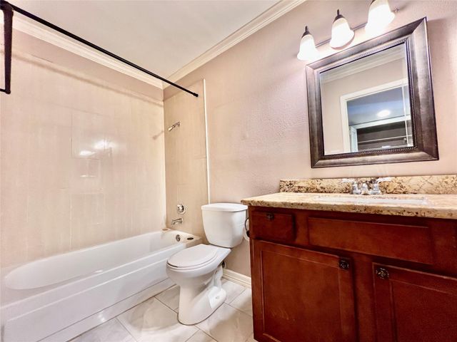 700 Thicket Lane 804, Houston, TX 77079