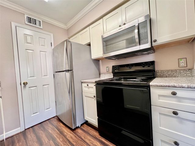 700 Thicket Lane 804, Houston, TX 77079