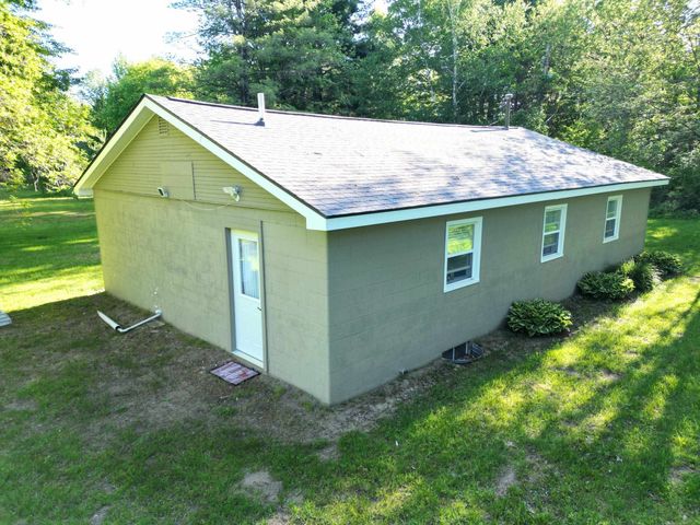 12313 Railroad Road, Vienna Twp, MI 48420