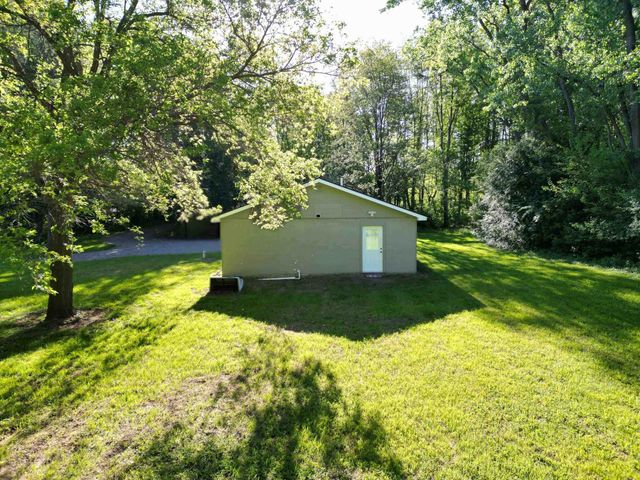 12313 Railroad Road, Vienna Twp, MI 48420